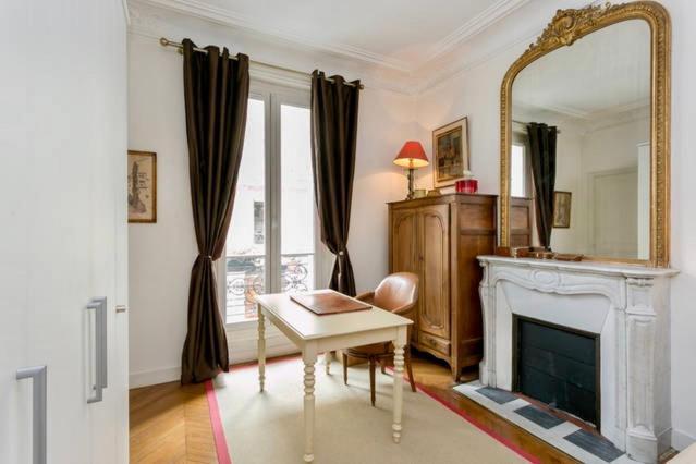 Charming Bedroom Paris Luaran gambar