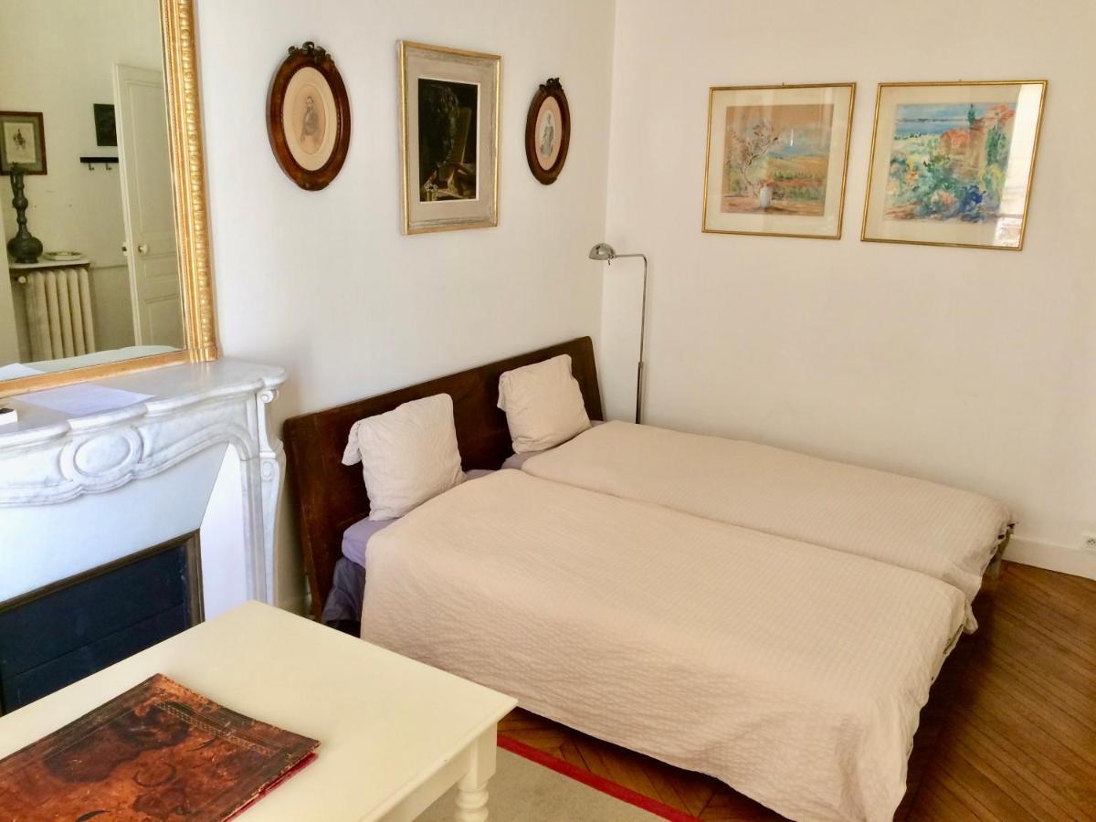 Charming Bedroom Paris Luaran gambar