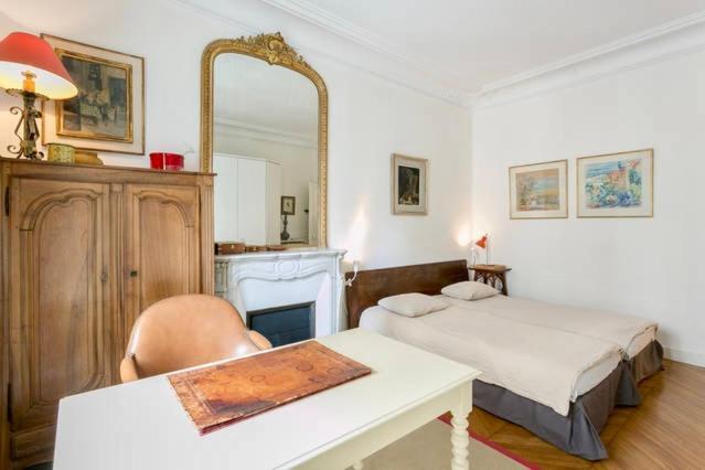 Charming Bedroom Paris Luaran gambar