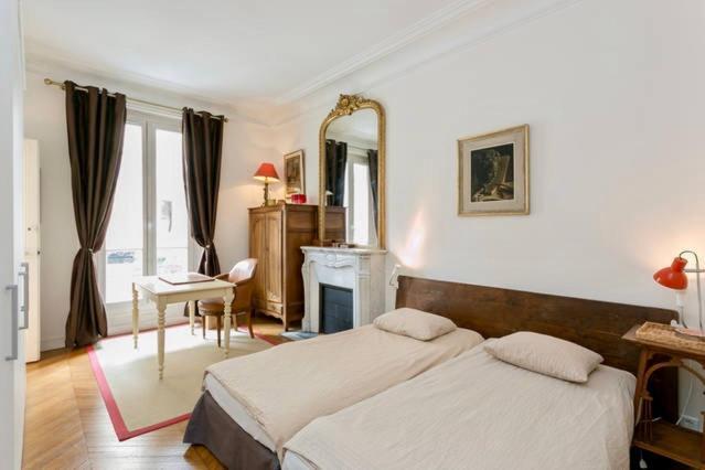 Charming Bedroom Paris Luaran gambar