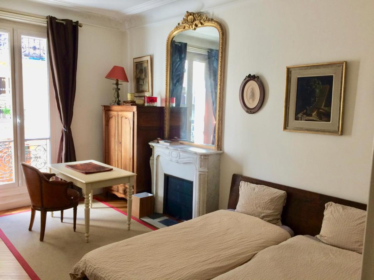 Charming Bedroom Paris Luaran gambar
